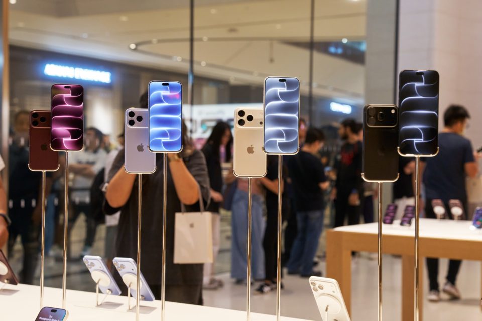 iPhone 18 Pro σε τέσσερα χρώματα στο Apple The Exchange TRX στην Κουάλα Λουμπούρ